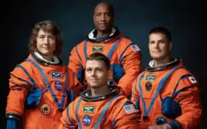 Artemis II Crew: left Christina Koch, back Victor Glover (pilot), front Reid Wiseman (commander), right Jeremy Hansen